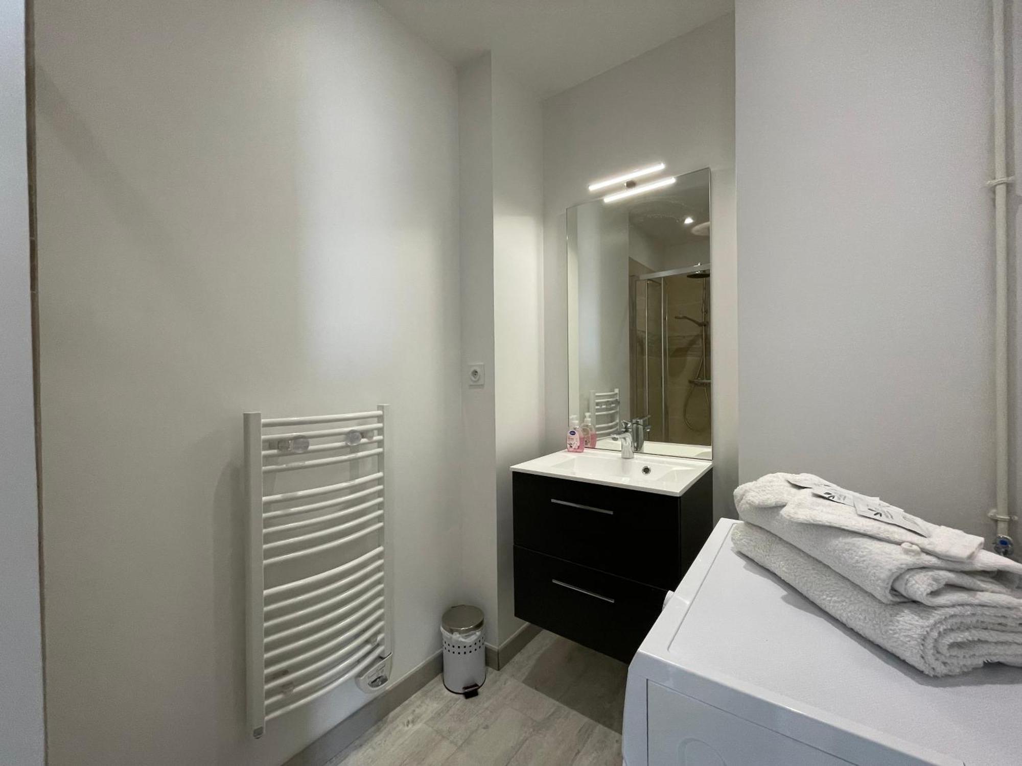 Bel Appartement, 2 Lits Doubles, Parking Gratuit Chablis Exterior foto